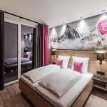 Montafon In With Sauna Chalet *