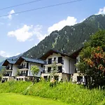 Montafon In With Sauna Chalet *